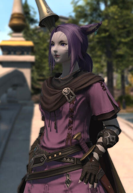 Perhi Winkle, pale keeper of the moon Miqo’te with purple hair in a ponytail and large blue eyes